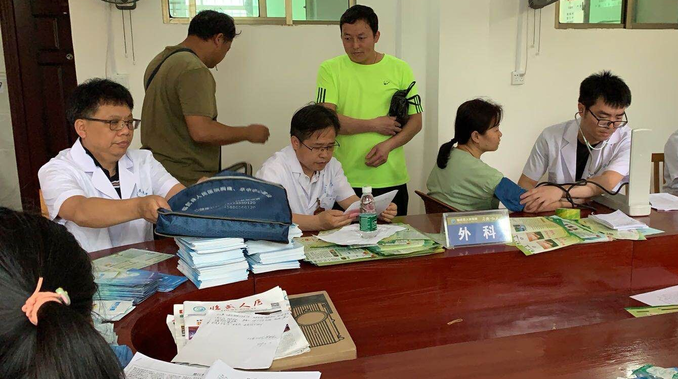 楚江镇：下乡义诊助推健康扶贫