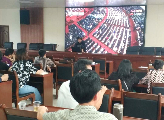 县农业农村局组织收听收看全国两会