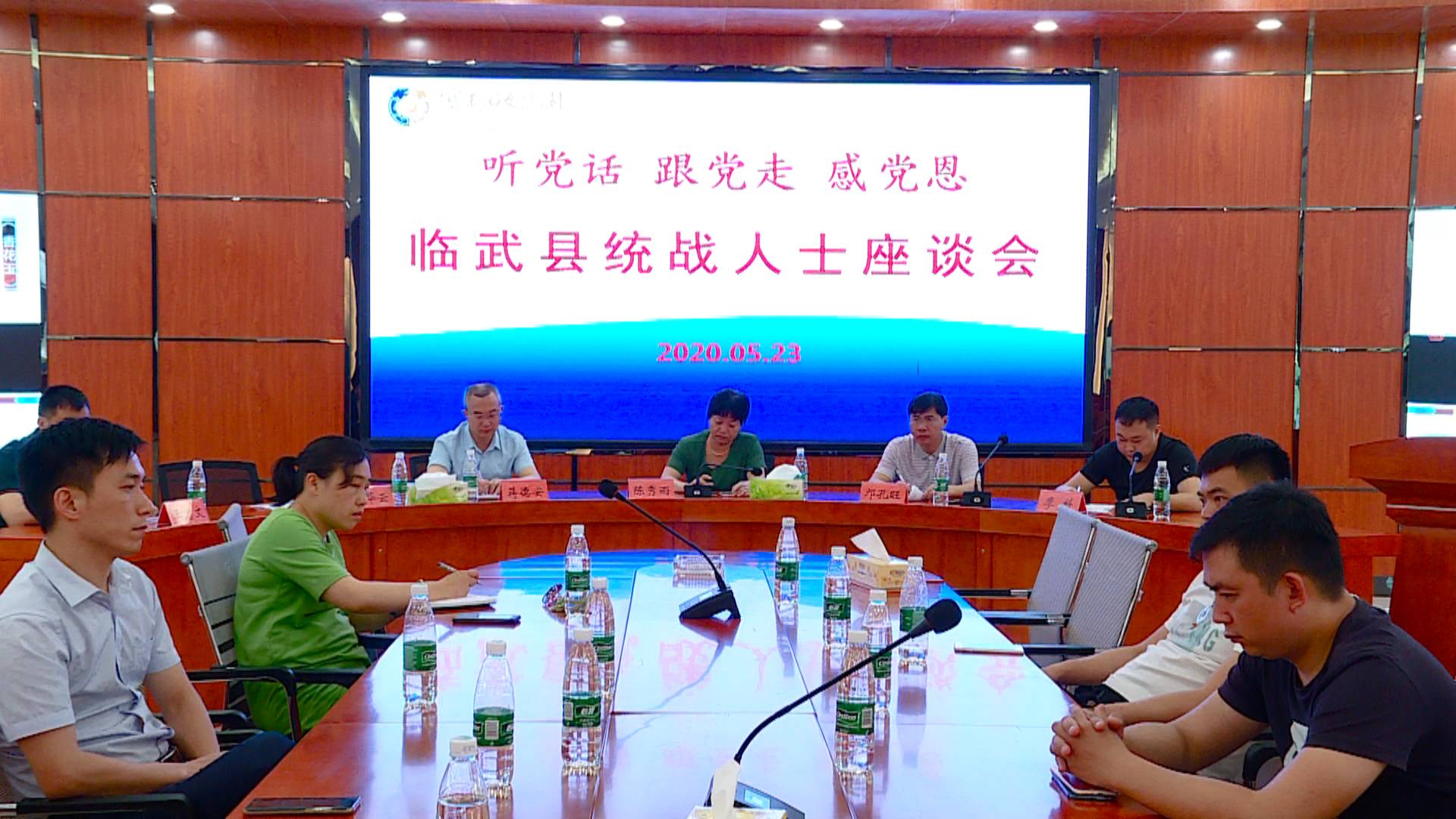 新的社会阶层人士热议《政府工作报告》