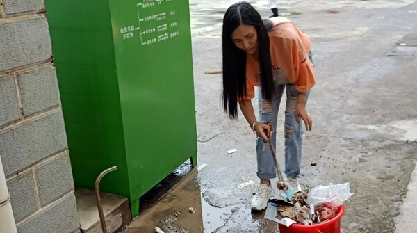 临武社工：见好事就做 见垃圾就扫