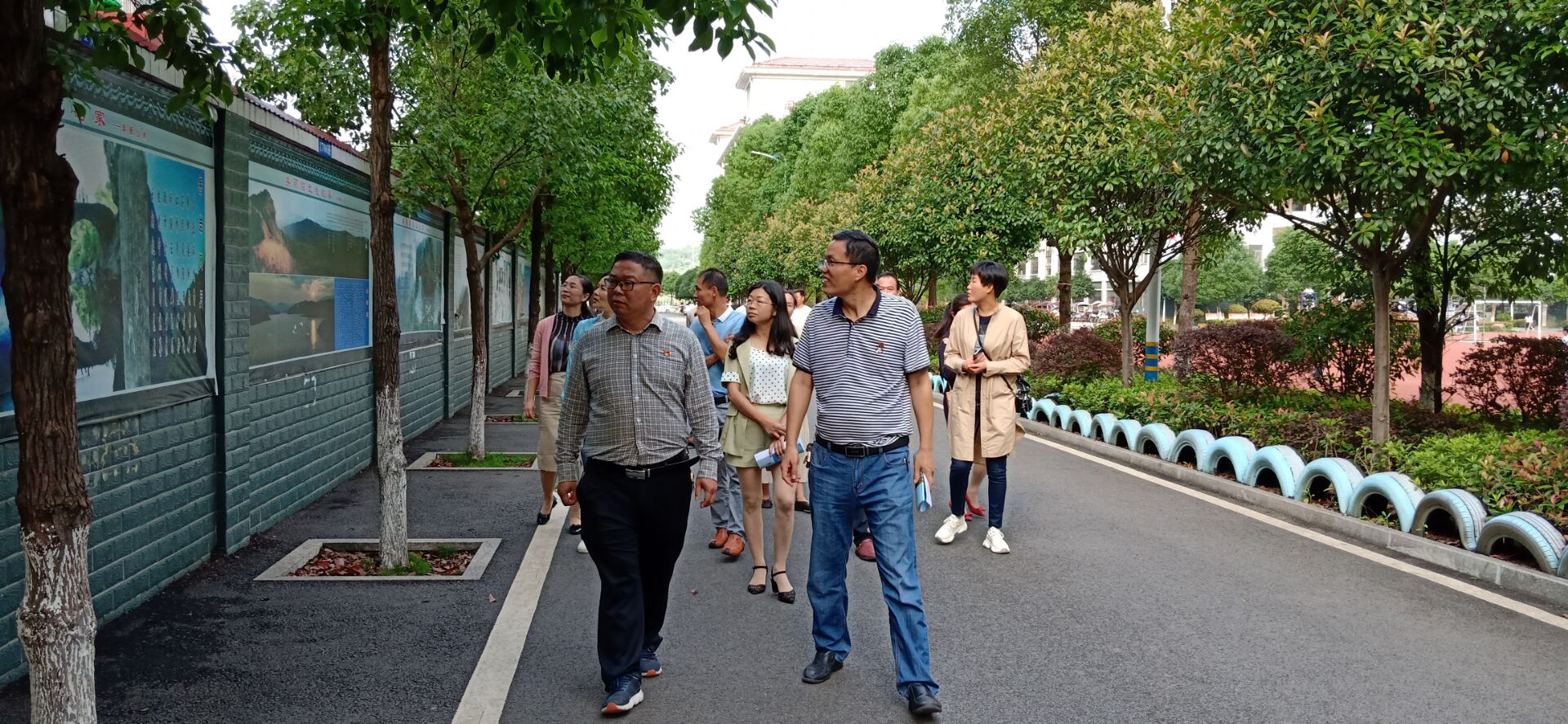 兄弟学校交流学习 共谋教育和谐发展