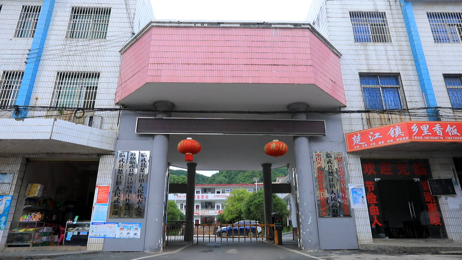 楚江：修缮贫困户房屋 提高贫困户生活质量