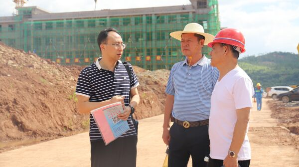 县人大调研玉潭学校项目建设情况