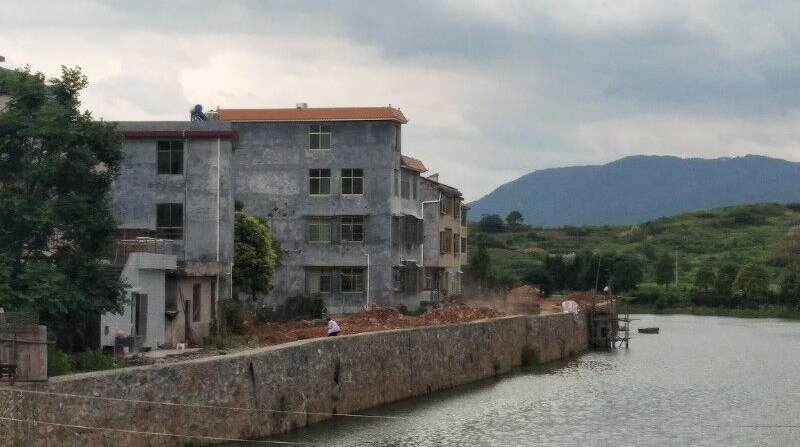 南强镇：“闹心路”变“民心路”