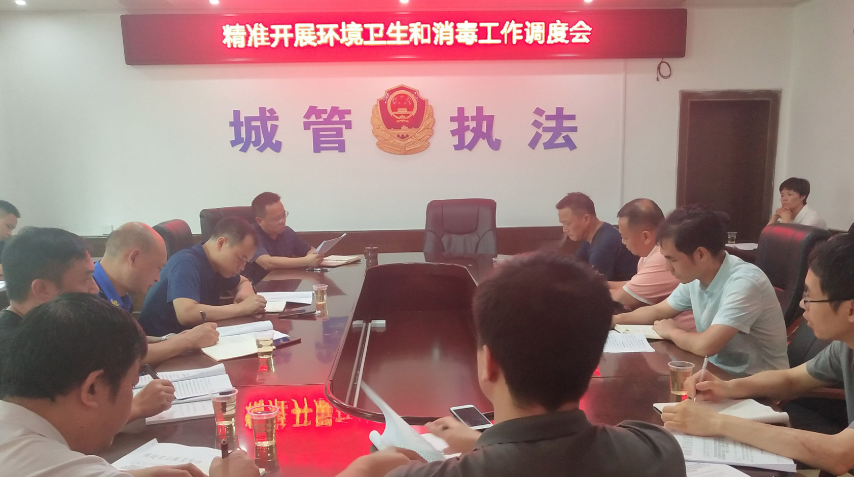 我县调度公共场所环境卫生和消毒工作