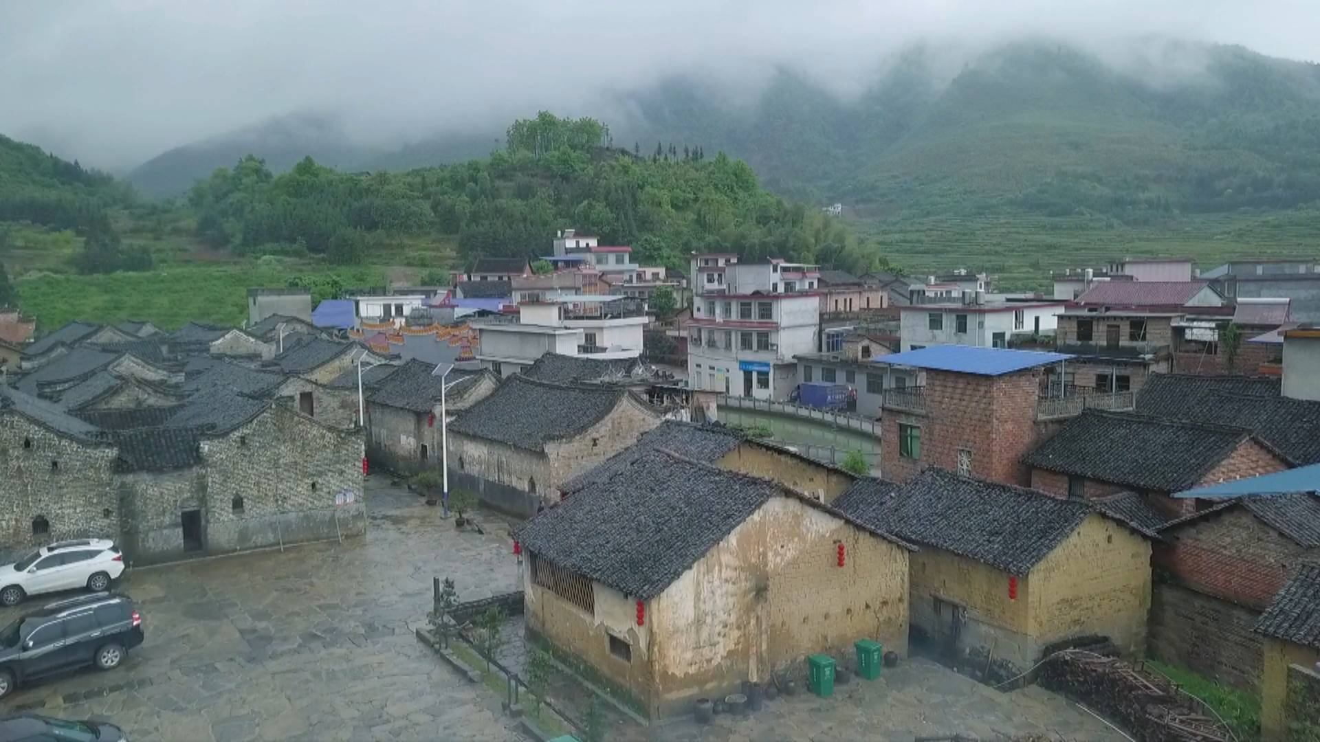 我县对临武龙宫景区项目进行评审