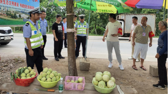 部门联动！交通环境和水果销售“两手抓、两不误”