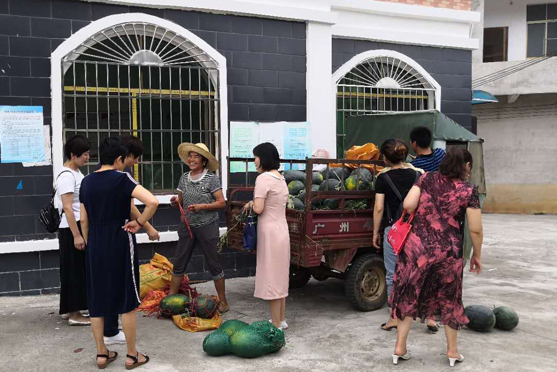 南强镇：畅通销售渠道 提振脱贫信心