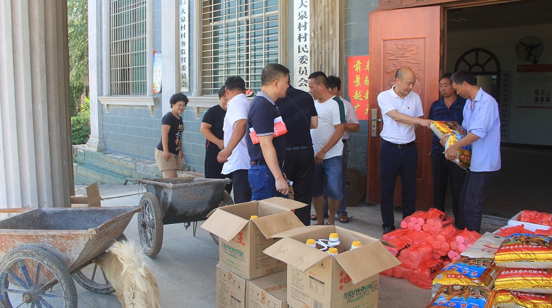 临武法院：酷暑送清凉助力脱贫攻坚