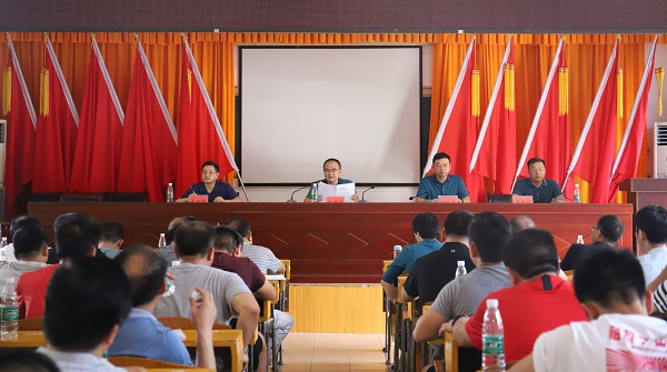 我县集中部署中小学校假期工作