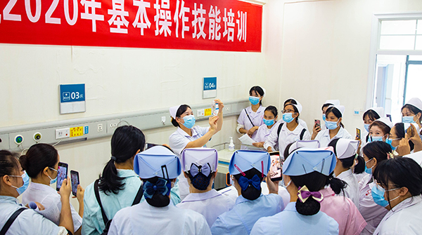 县卫健系统开展医务人员理论与实操集中培训