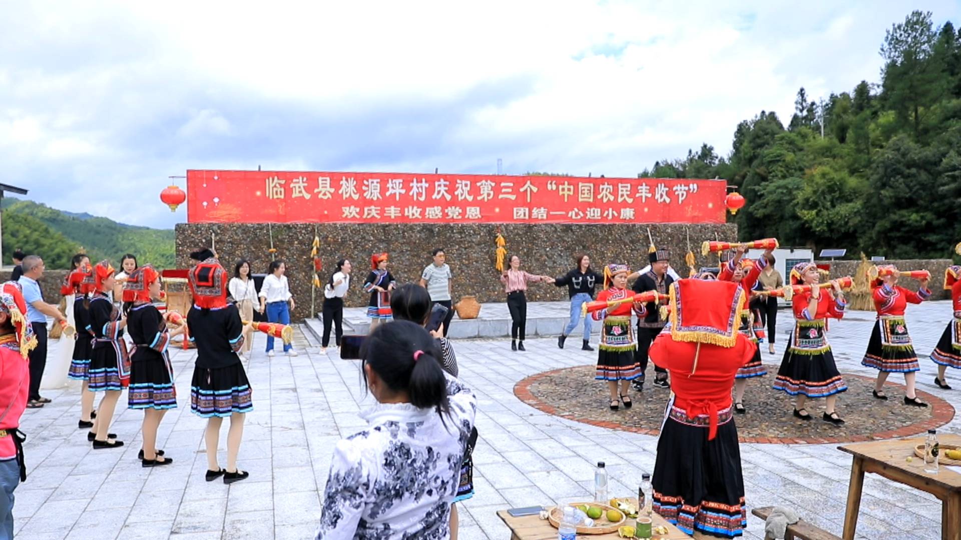 我县庆祝第三个“中国农民丰收节”