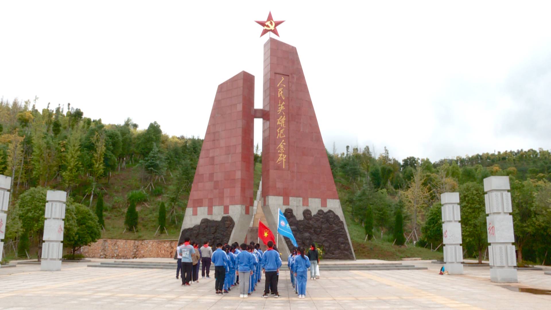县六完小：缅怀先烈 做合格少年