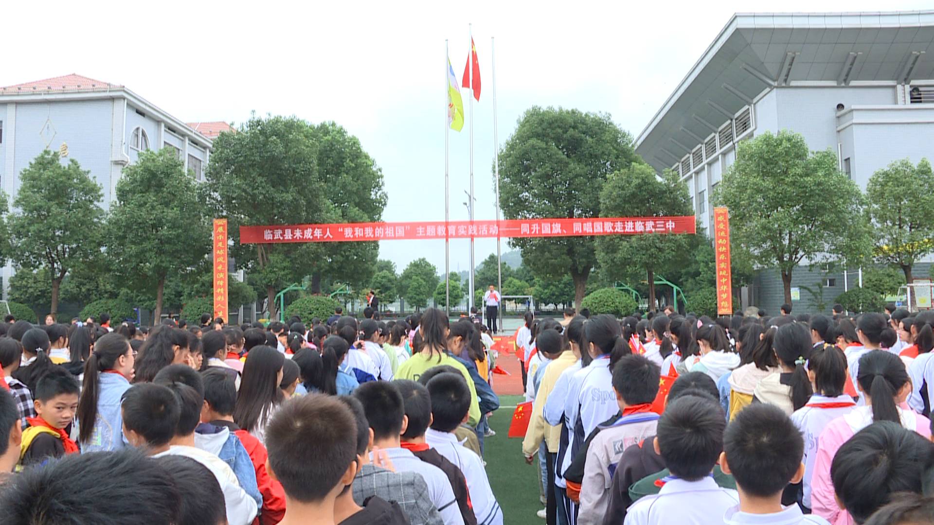 县三中： 7000师生同唱《我和我的祖国》庆国庆