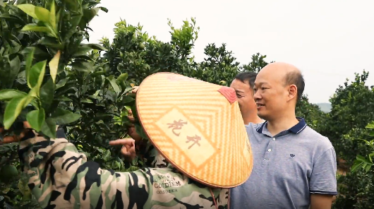 两个人的扶贫工作队