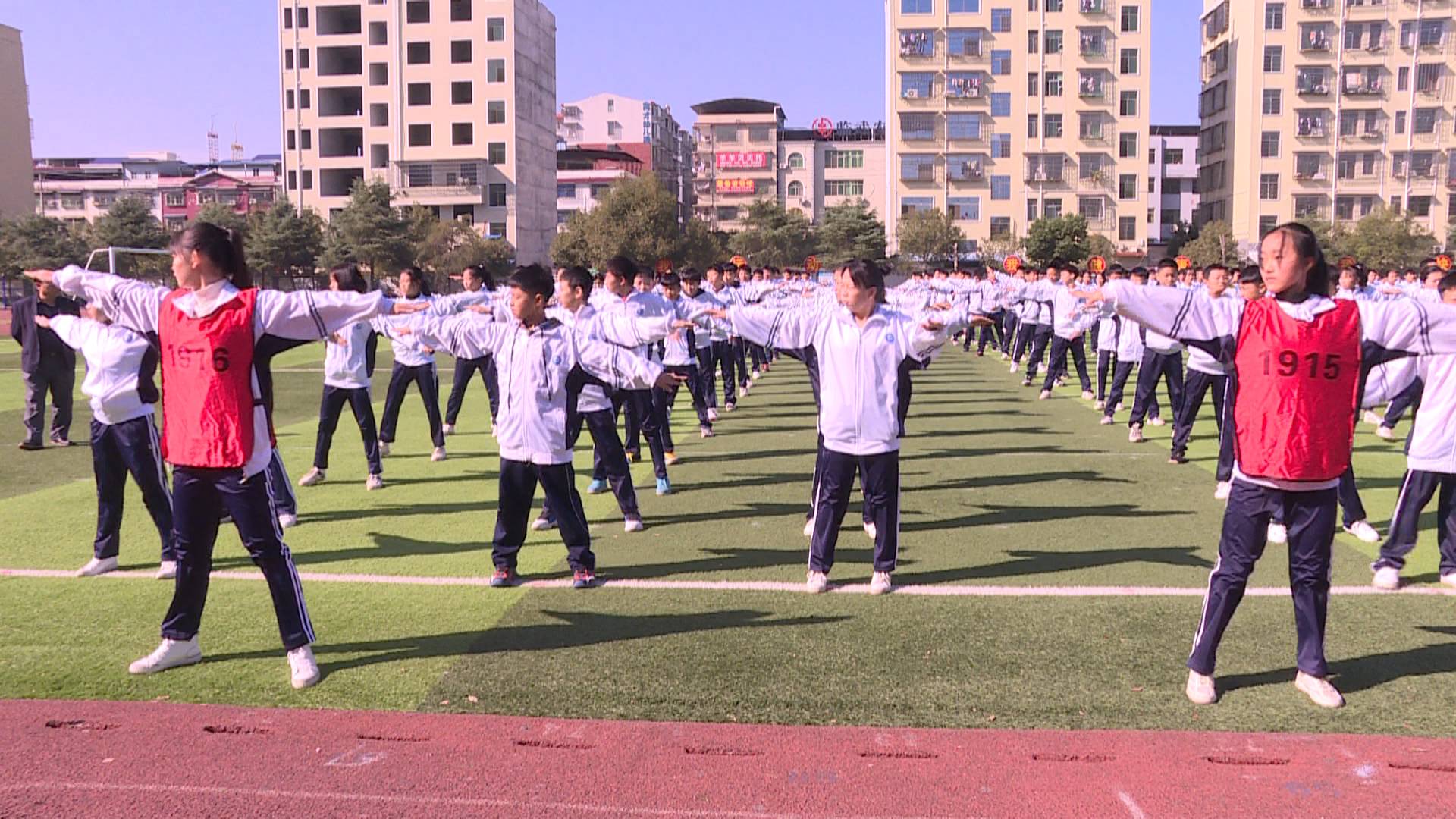 县三中：7000人同做大课间