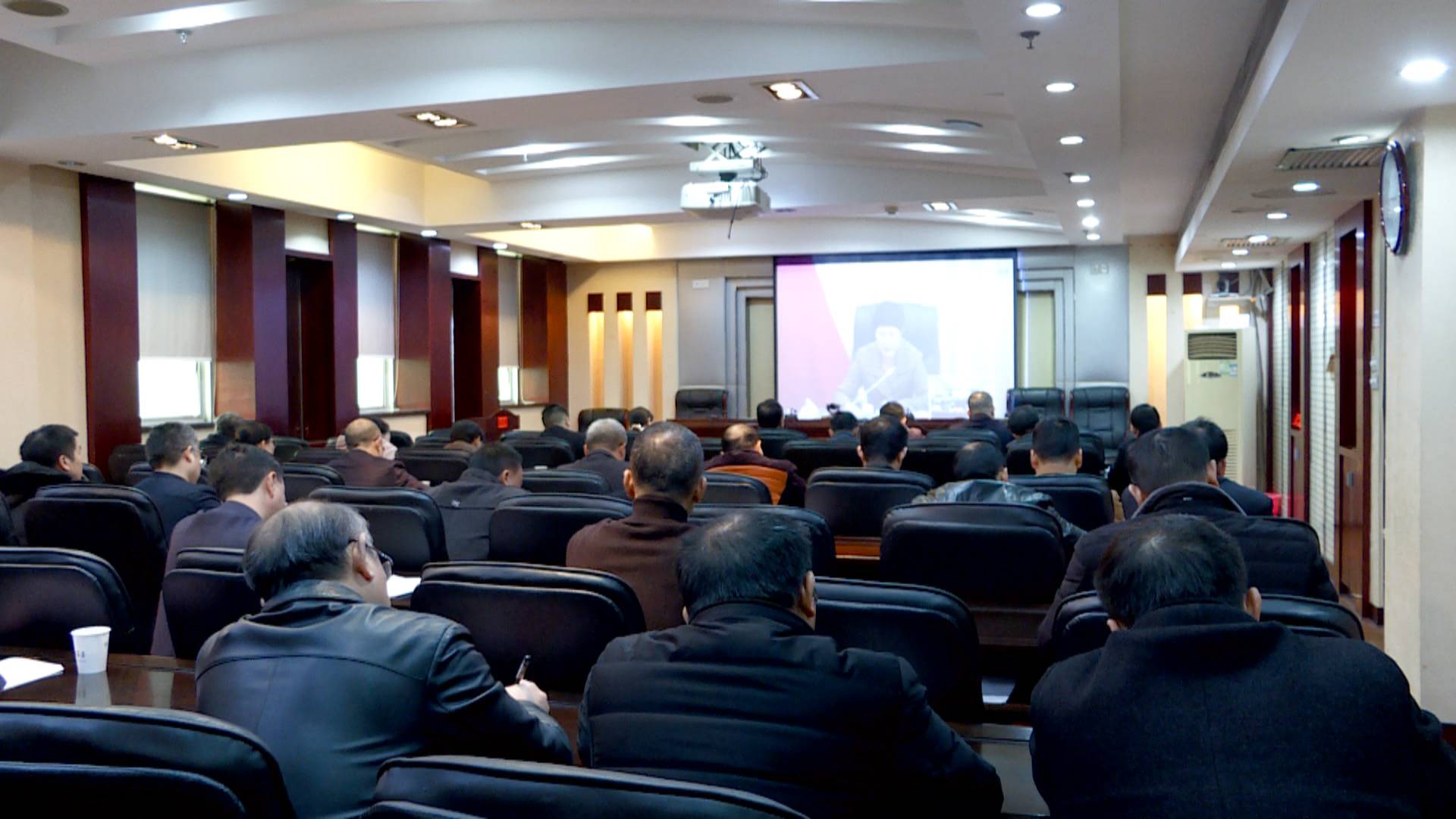 我县收听收看全市疫情防控工作电视电话会