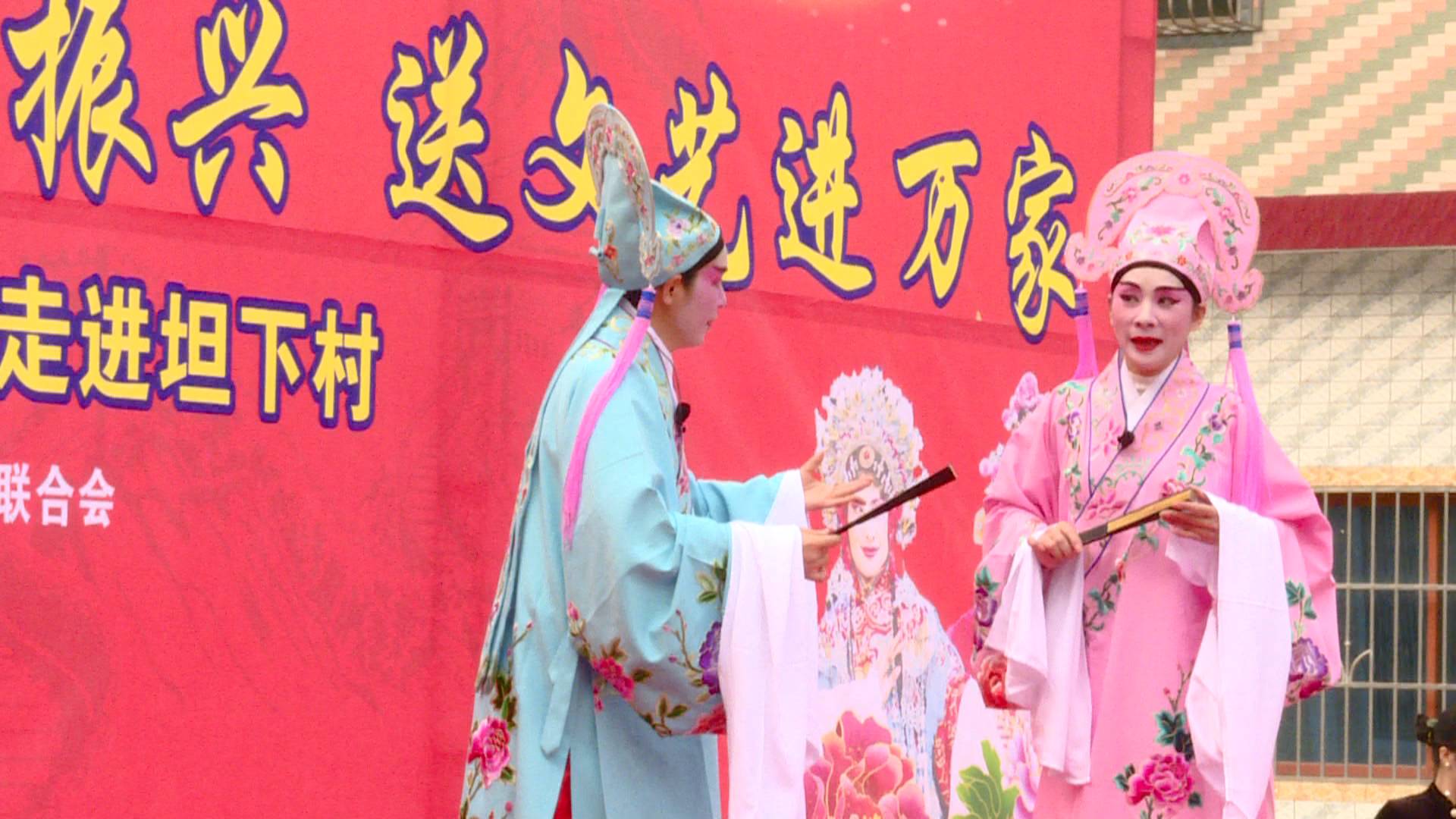 县文联：“送文艺进万家”活动