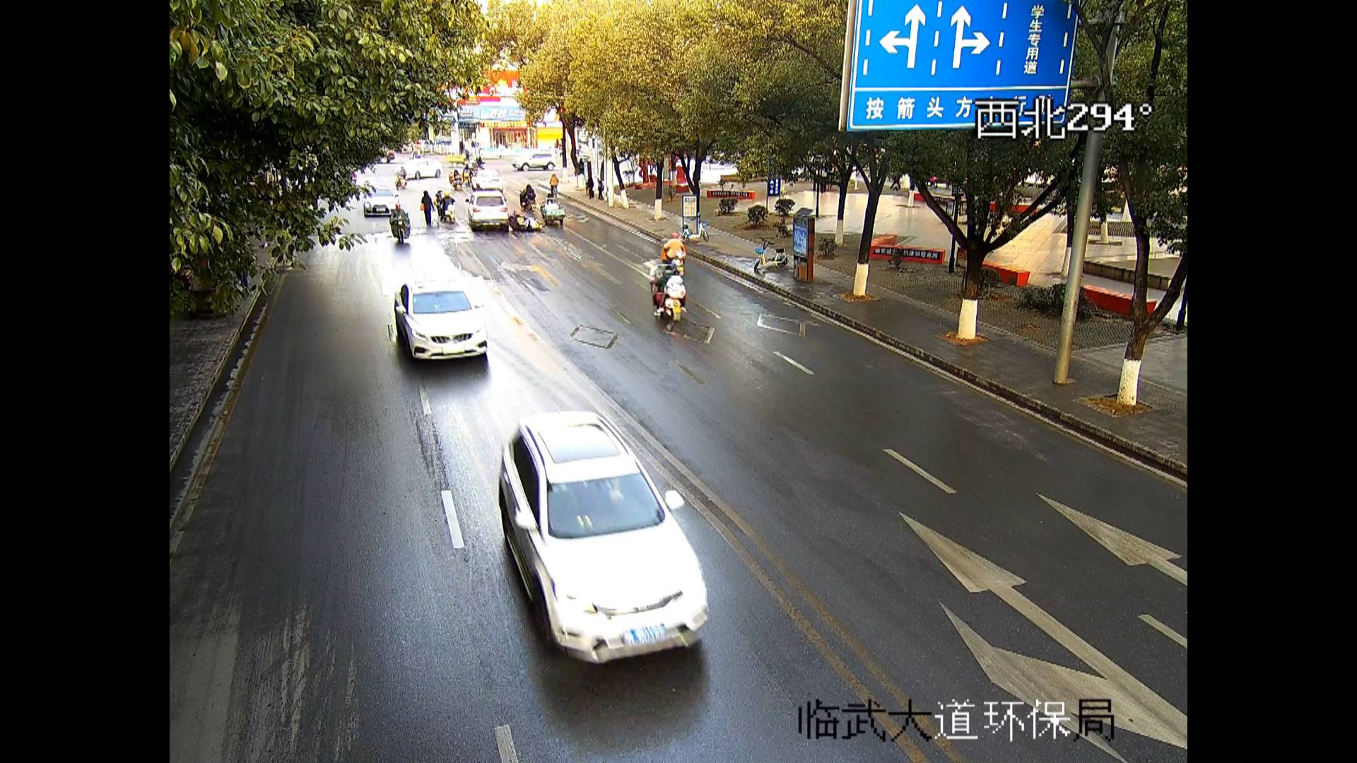 路面结冰多人摔倒 多部门紧急处置