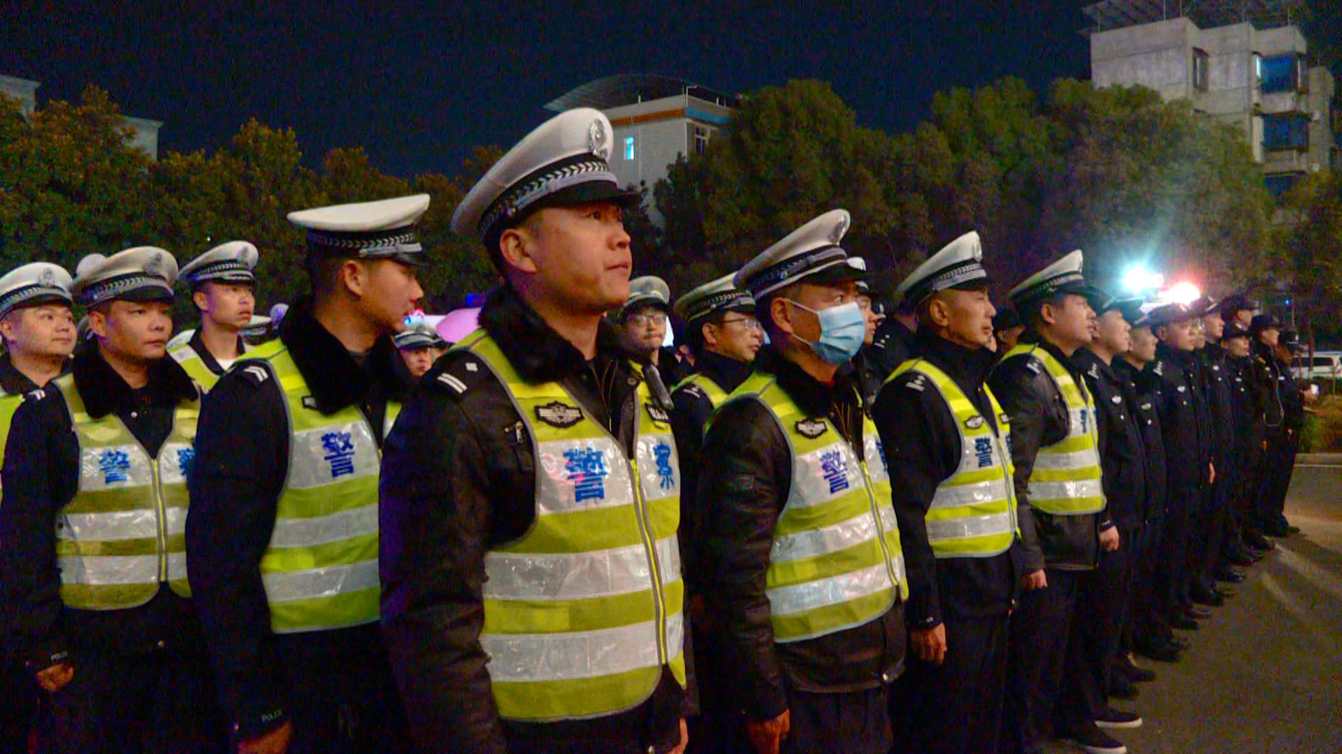 我县警方开展“显性警务”集中大清查行动
