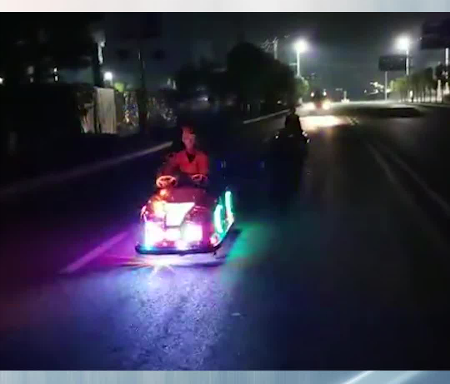 【新湖南快手】快看！警察叔叔开娃娃车