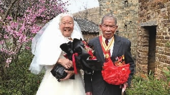 【三湘都市报】97岁老兵与老伴拍下第一张婚纱照