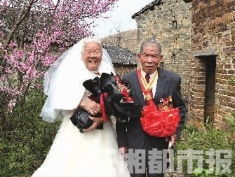 【新湖南】一场特别的婚礼！97岁老兵与老伴拍下第一张婚纱照