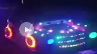 【郴州广电抖音】快看！警察叔叔开娃娃车