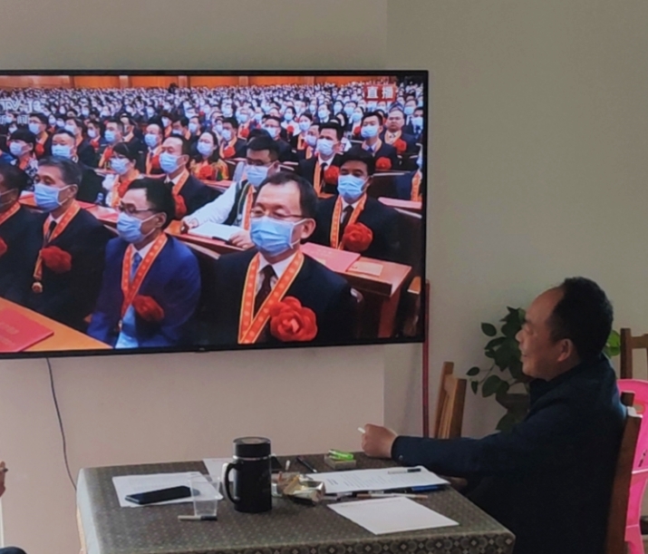 万水乡：收看表彰大会，继续砥砺前行
