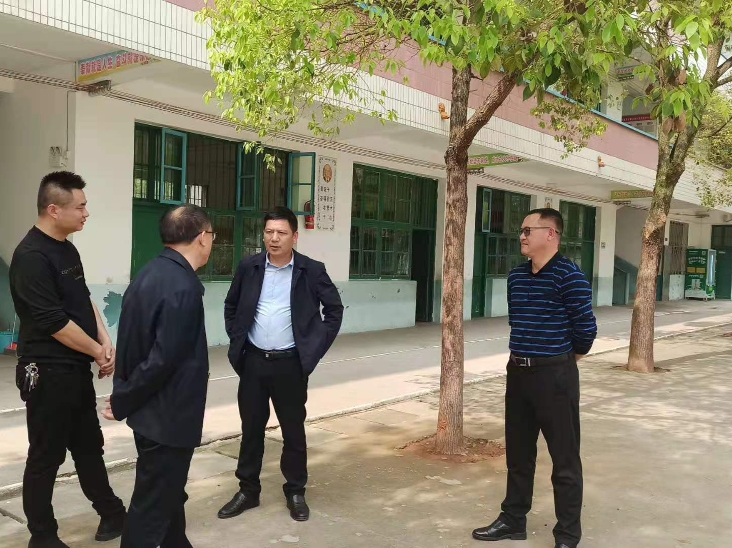 县教育局指导组到县七完小调研
