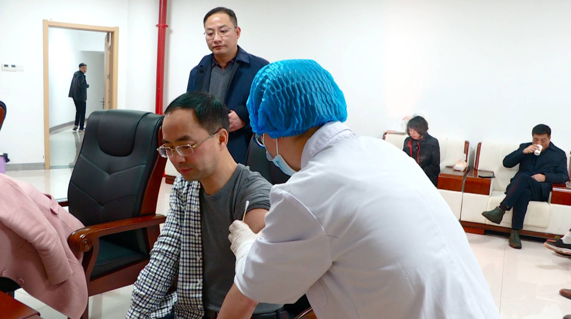 【红网时刻 湖南频道】临武：领导干部带头接种新冠病毒疫苗