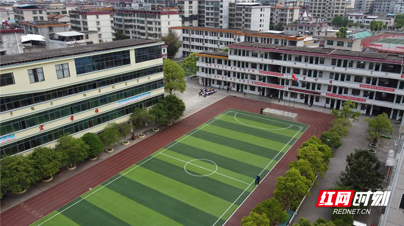 【红网时刻】临武：用心服务情是守 为爱护学德是馨