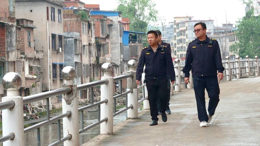 生态环保治理曝光台|武水河乱扔垃圾现象屡禁不止