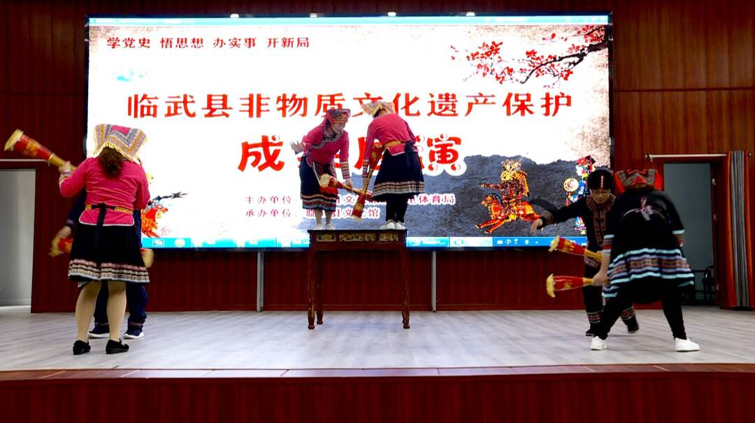 非遗保护管理人与非遗传承人培训班开班