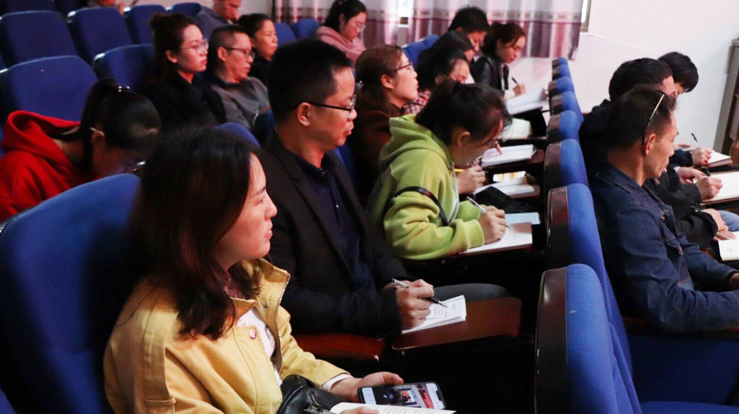 县六完小：党史学习教育，从每周教师例会开始