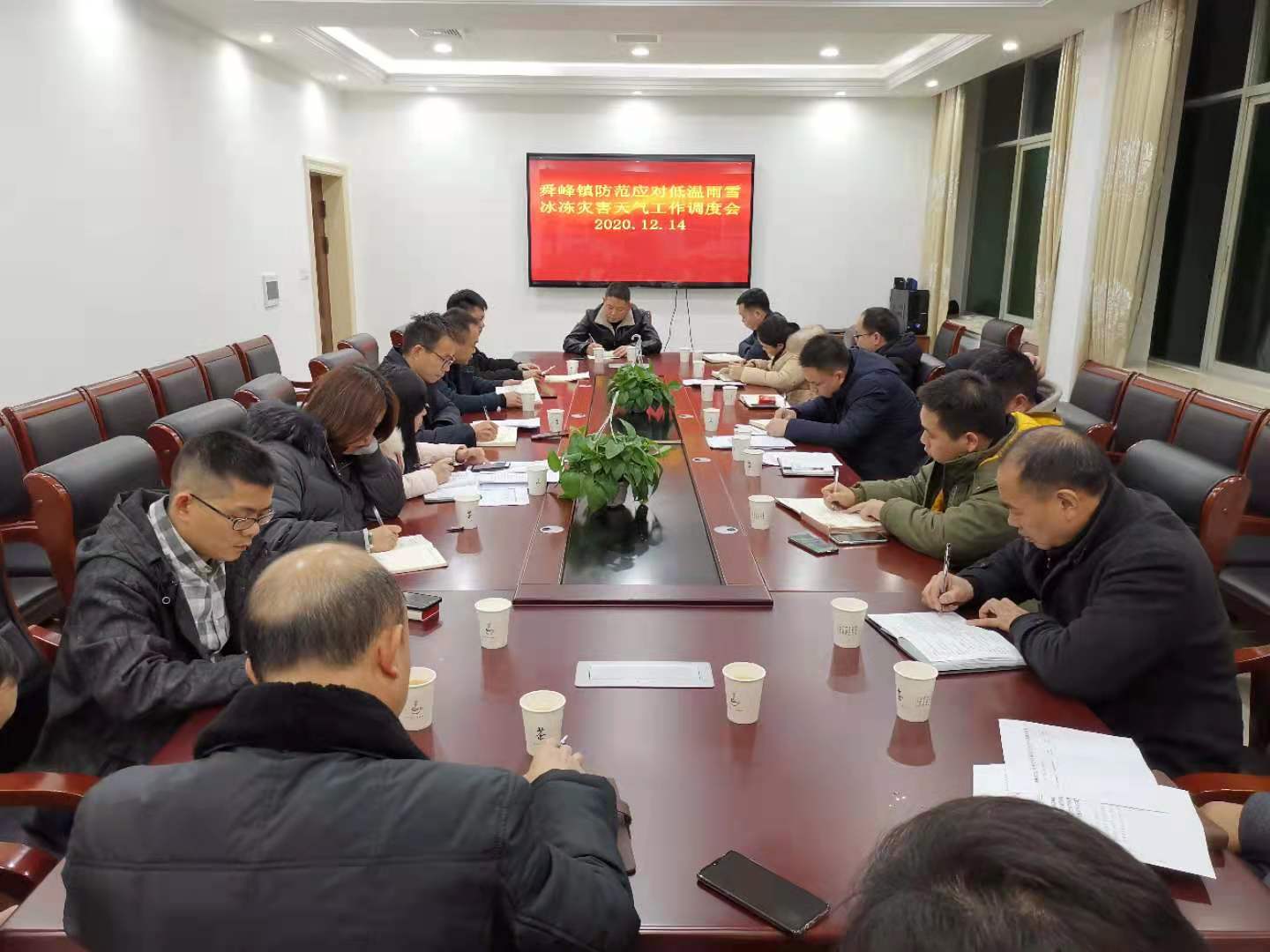 舜峰镇：抢抓先机储物资 全力以赴抗寒潮