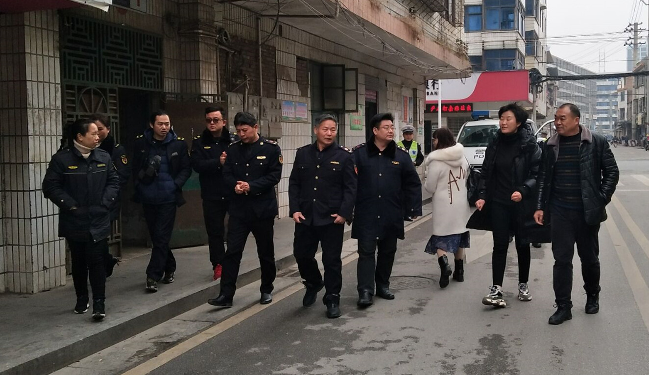 县六完小：部门联动治环境 齐抓共管保平安