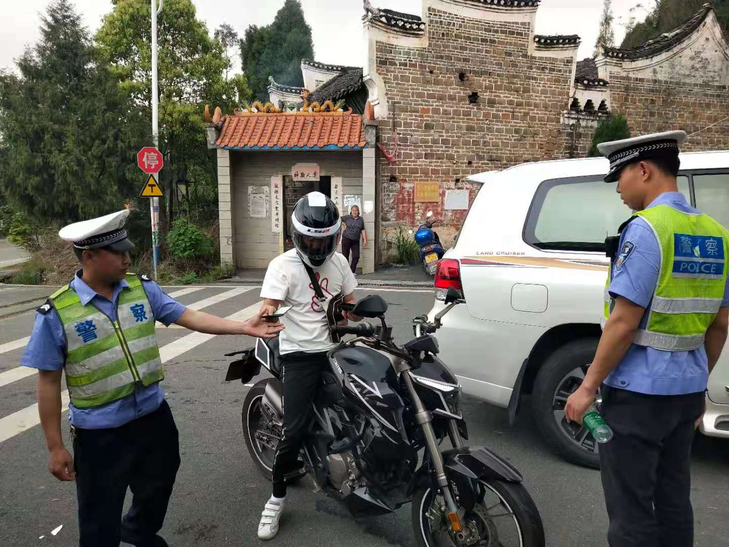交通问题顽瘴痼疾整治 | 汾市镇：文明出行平安回家