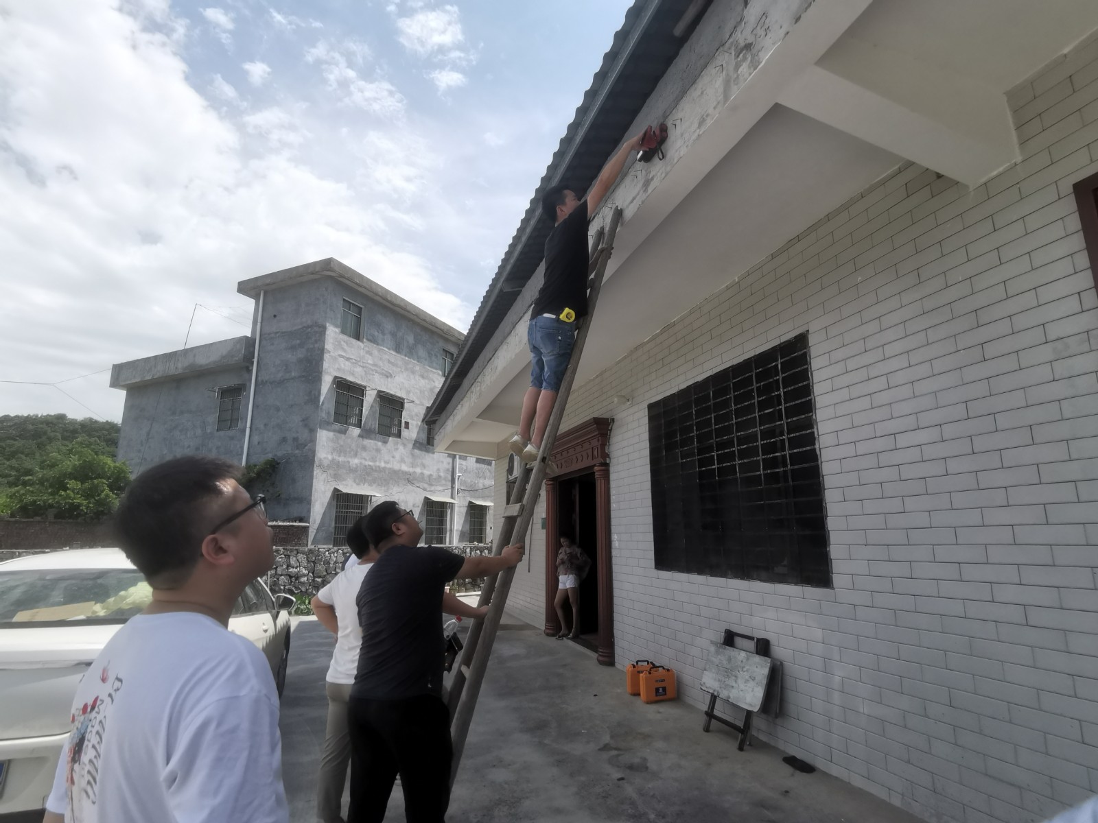 我为群众办实事 | 香花镇：易地扶贫搬迁住房安全隐患大排查