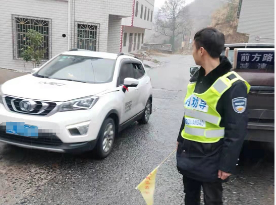 金江镇：寒风中的“绿马甲”