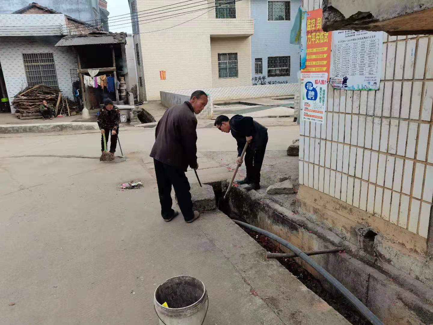 万水乡：卫生大扫除，洁净迎新年