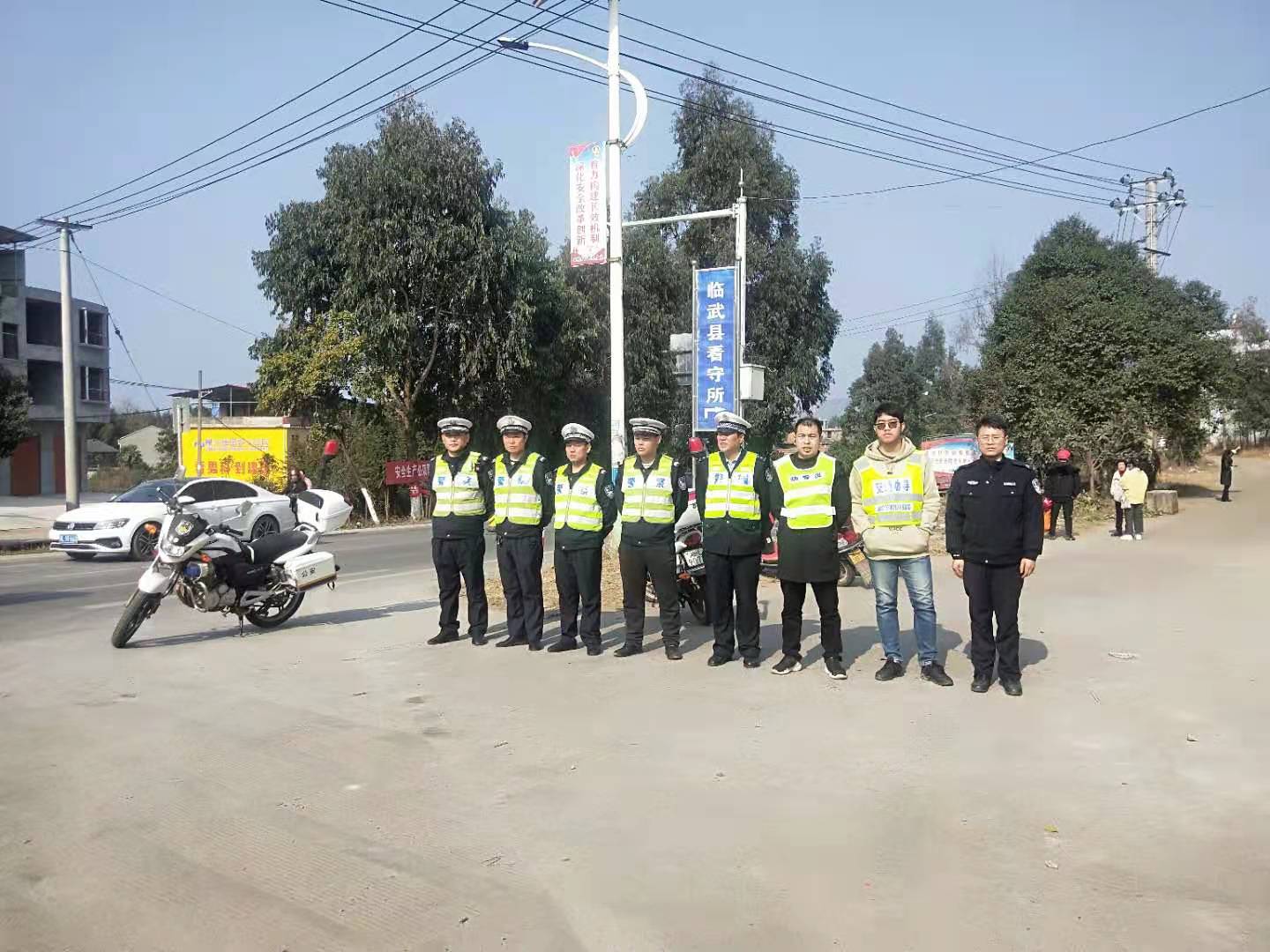 花塘乡：打击违法行为 净化通行环境
