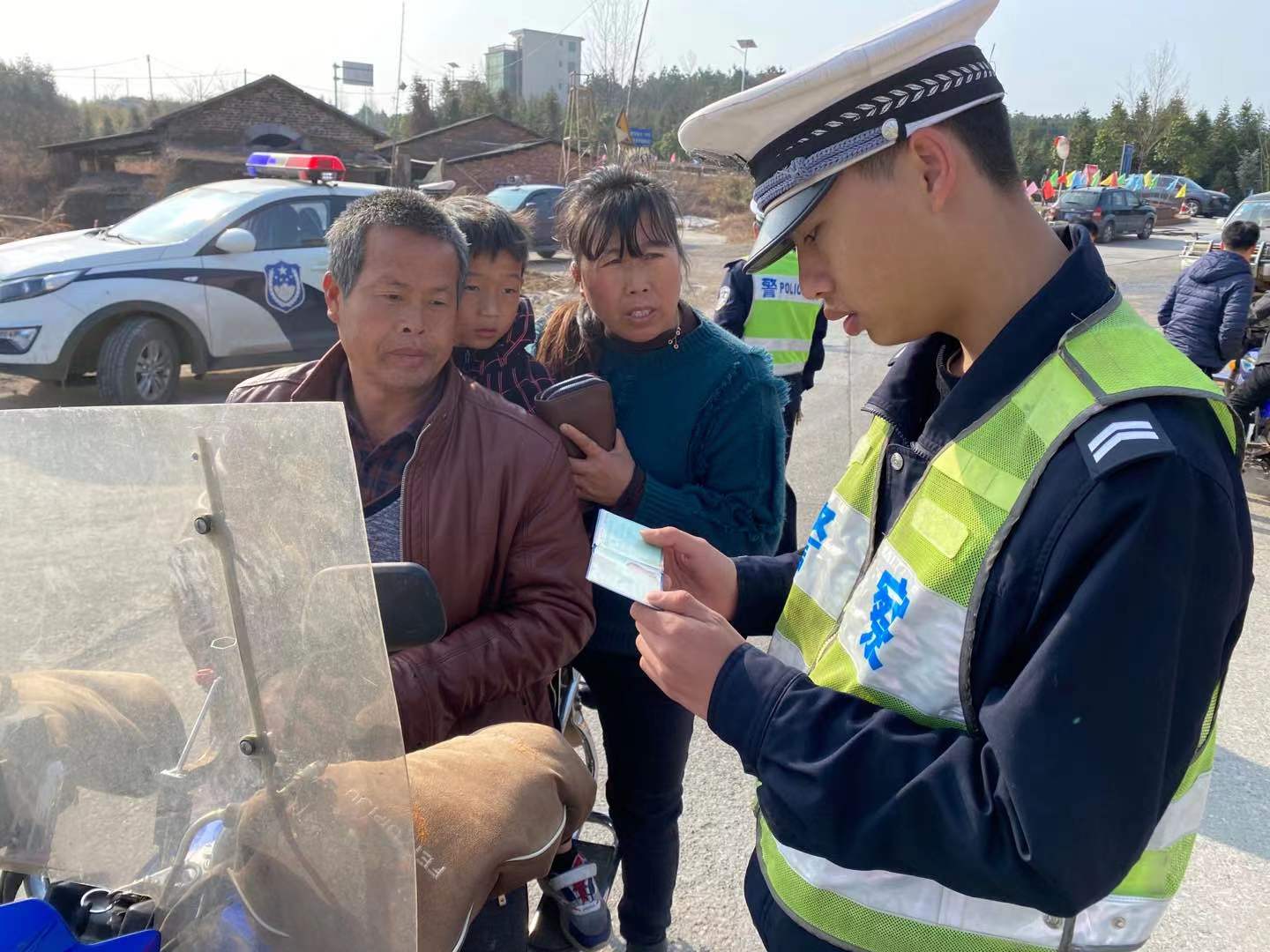 万水乡：出重拳！整治道路交通违法行为