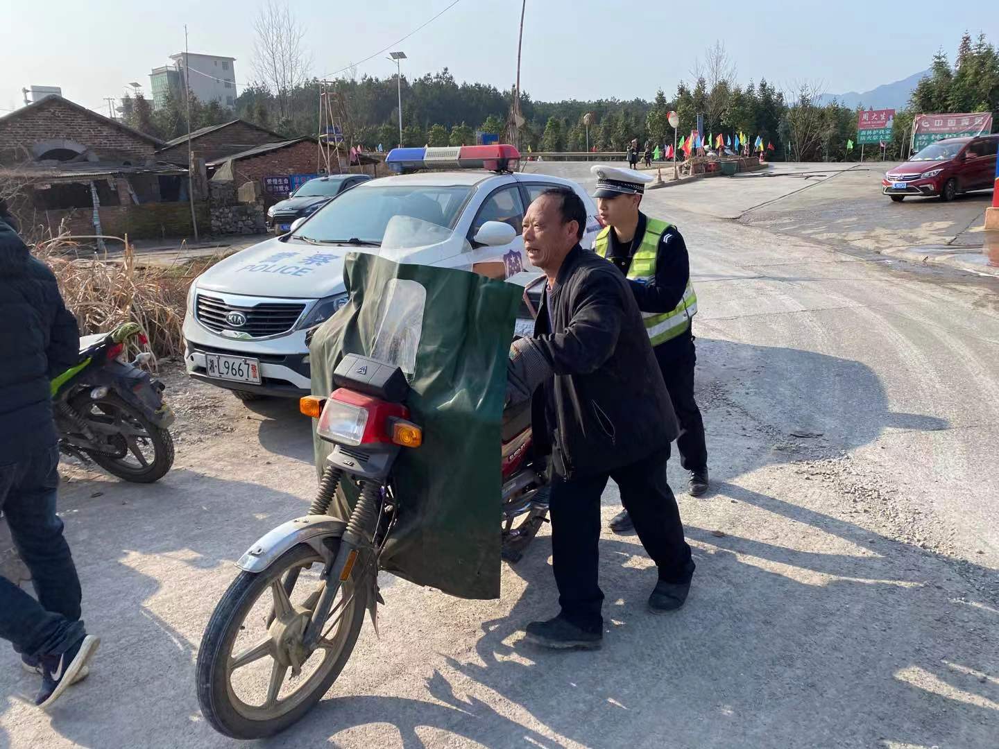 万水乡：出重拳！整治道路交通违法行为