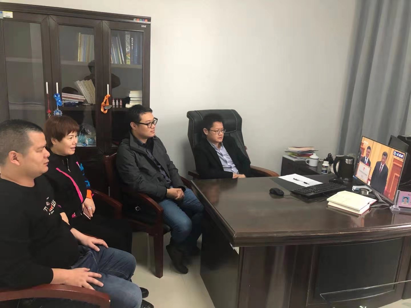 万水乡：收看表彰大会，继续砥砺前行