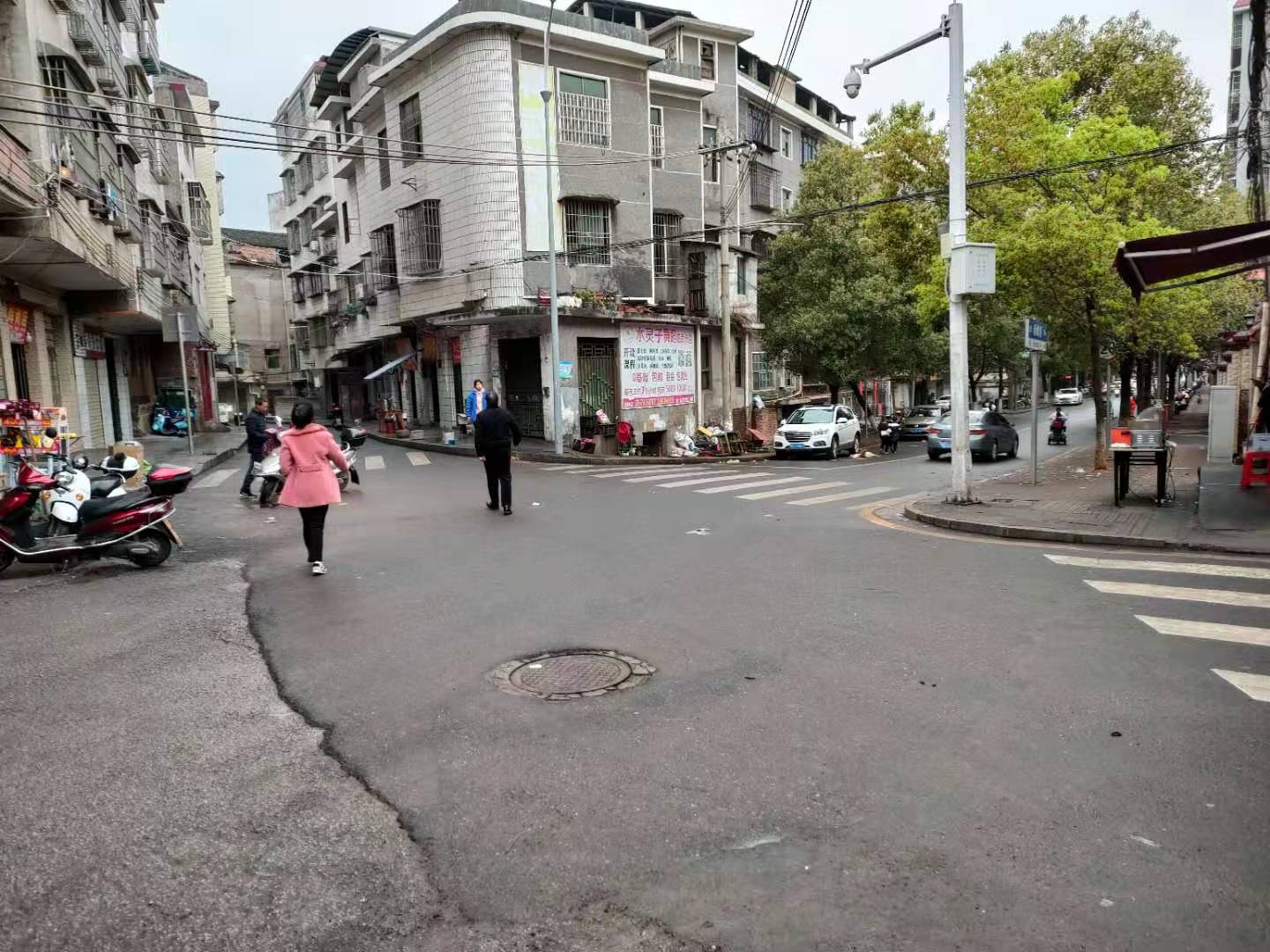 县城管局：净校园环境，护学子安全