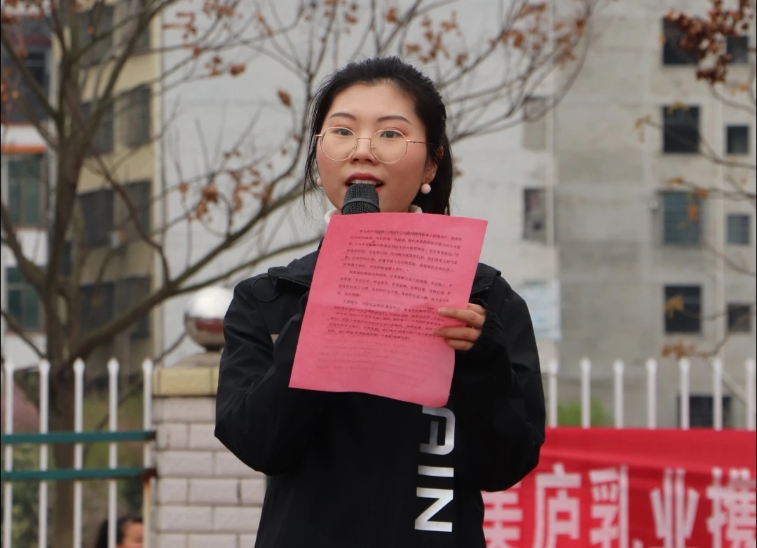 童心永向党，筑梦新征程——六完小举行2021年春季开学典礼