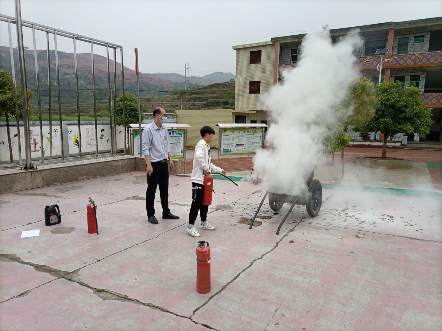 汾市小学：应急始于心 防范始于行