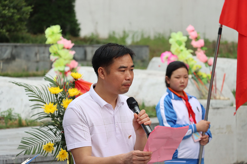 县一完小：祭英烈 学党史  让红色基因 革命薪火代代相传