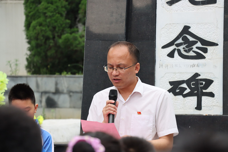 县一完小：祭英烈 学党史  让红色基因 革命薪火代代相传